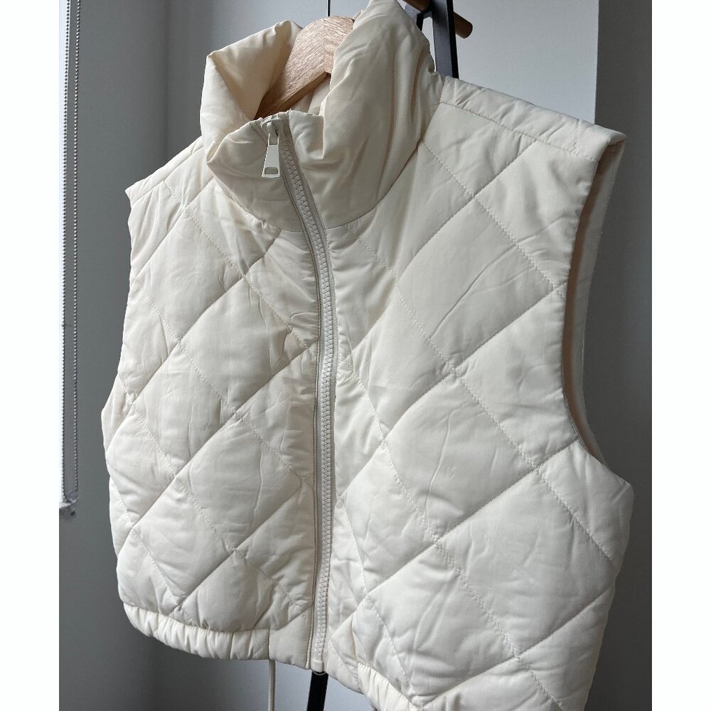 NWT Monki Cropped Vest